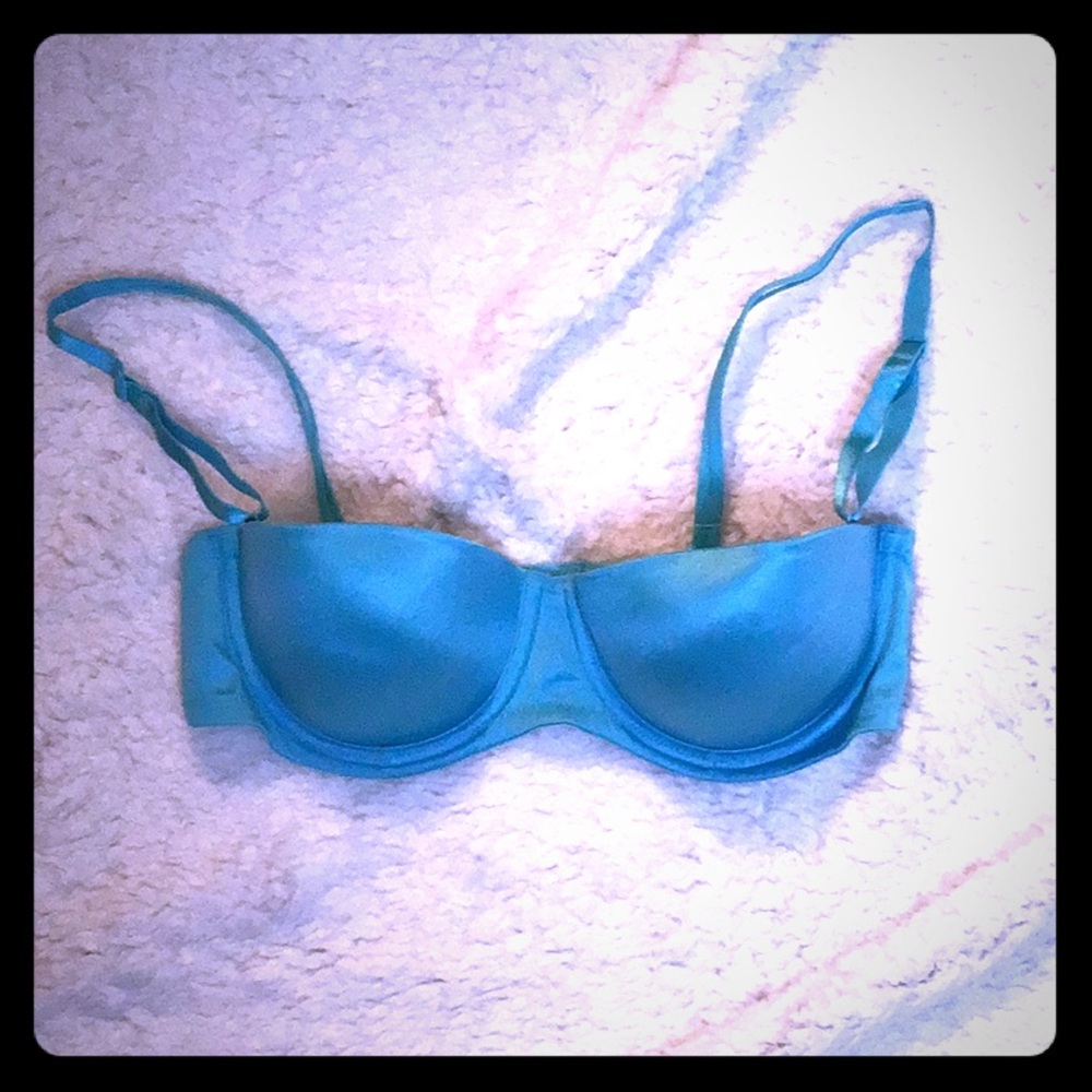 Vtg. Victoria’s Secret Removable Strap bra
